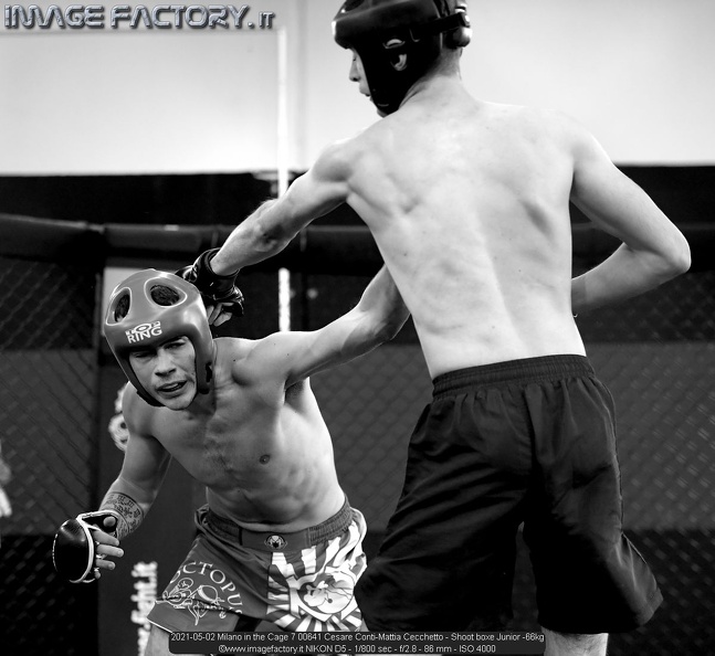 2021-05-02 Milano in the Cage 7 00641 Cesare Conti-Mattia Cecchetto - Shoot boxe Junior -66kg.jpg